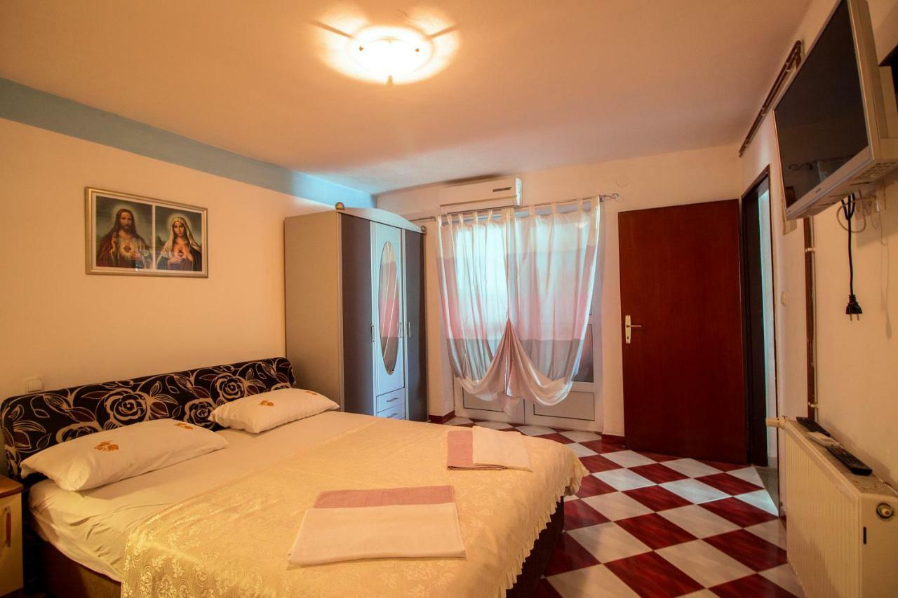 Mrkonjic Branko & Marija Apartmani 奥米什 外观 照片