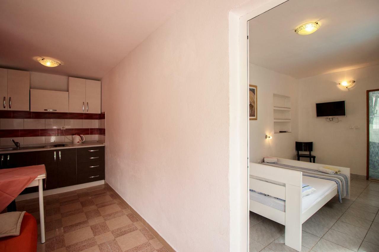 Mrkonjic Branko & Marija Apartmani 奥米什 外观 照片